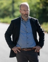 Непосредственный человек (1,2,3,4,5,6,7,8 серия) (2023) скачать торрент